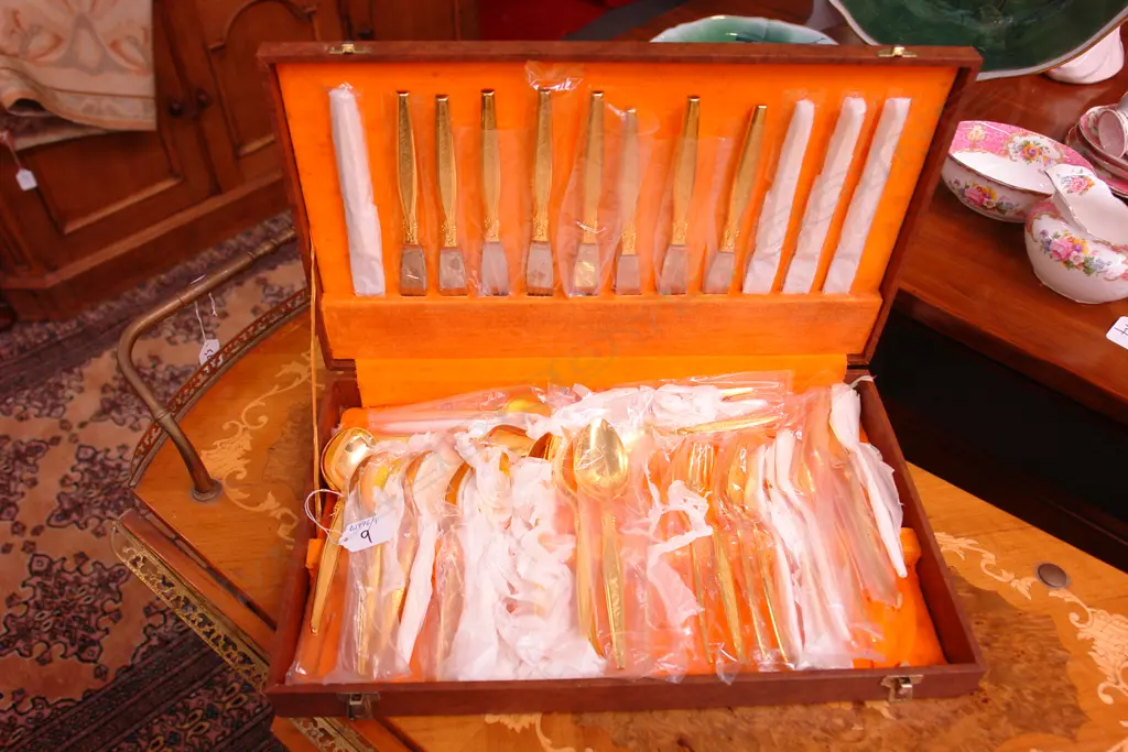 CANTEEN CUTLERY - GILT Image 1++