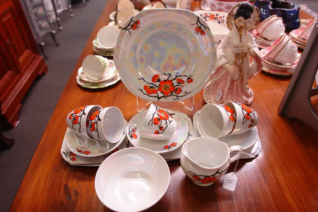 'VICTORIA' 20PC LUSTRE TEA SET (CUP MISS.)+ORN.FIG Image 1++