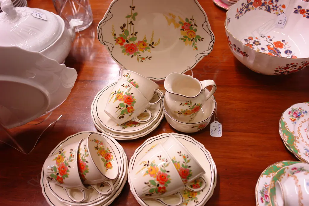R.D. 'ROSSLYNN' 20PC TEA SET (SAUCER MISS.) Image 1++
