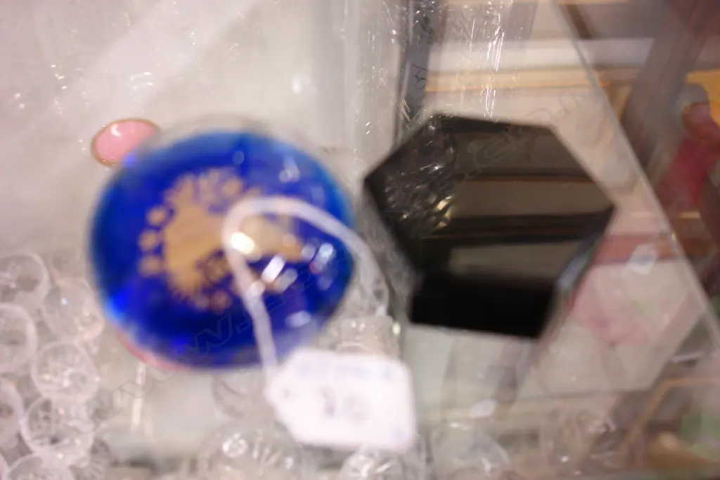 2 COLLECTORS GLASS PAPER WEIGHTS Image 1++