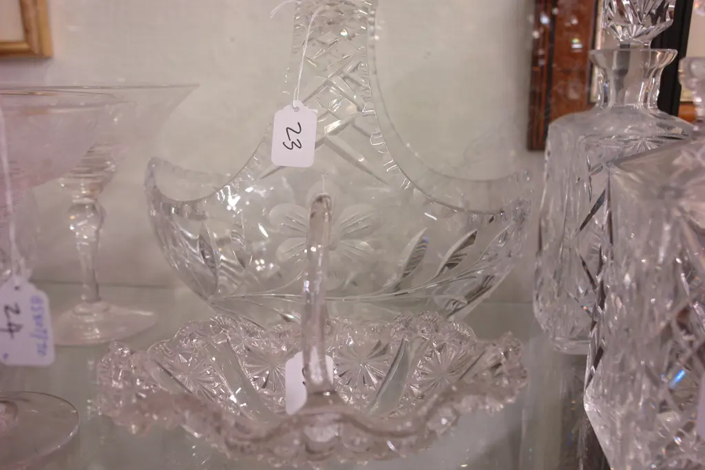 2 CRYSTAL BASKETS Image 1++