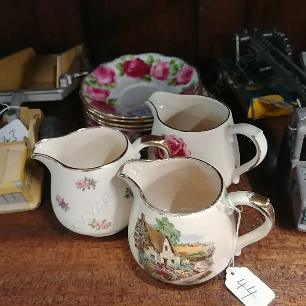 8 X R.A. OER PCS & 3 CROWN LYNN JUGS Image 1++