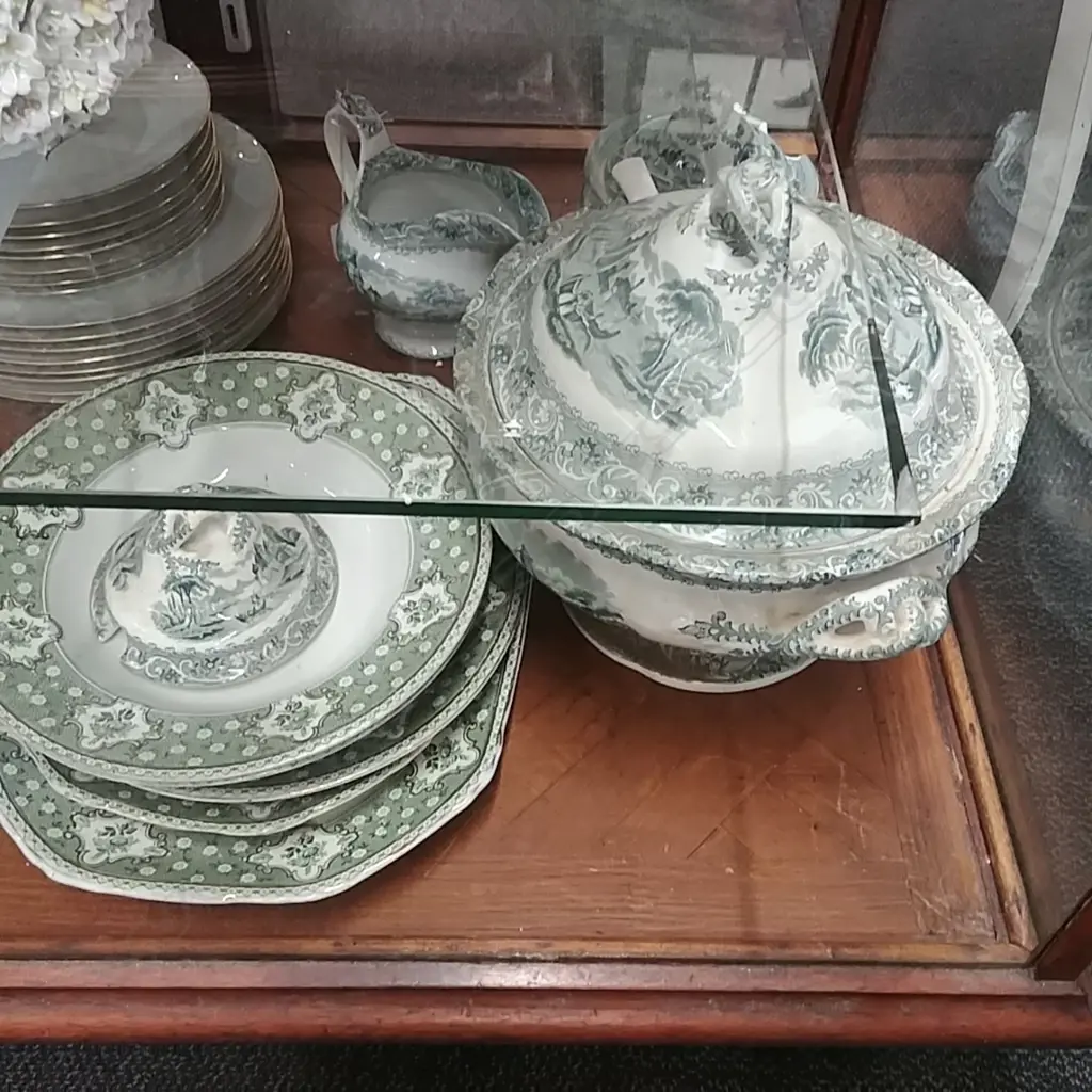 PART VICT TABLE CHINA SETS AF Image 1++