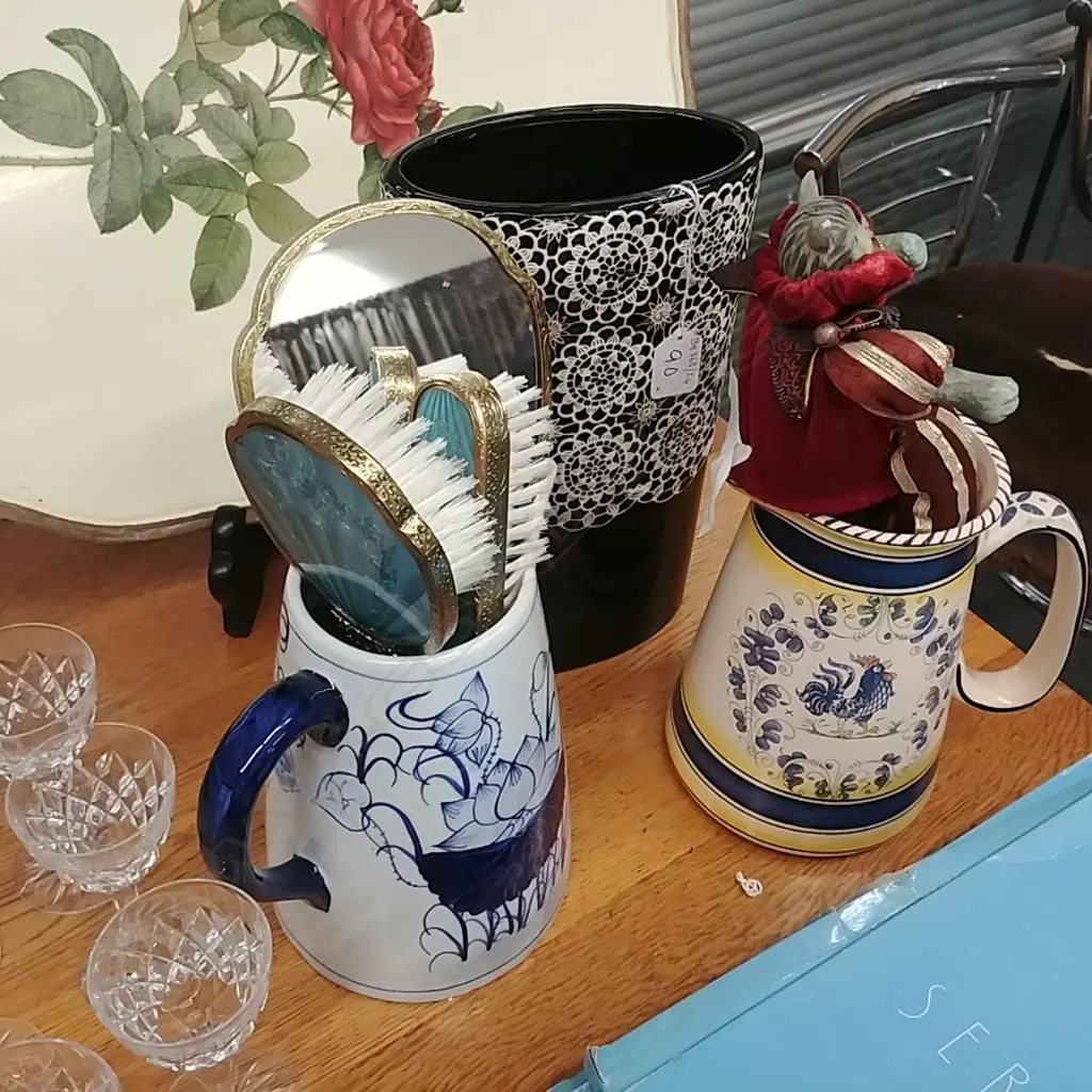 2 JUGS VASE HAIRBRUSH SET & CAT ORN Image 1++