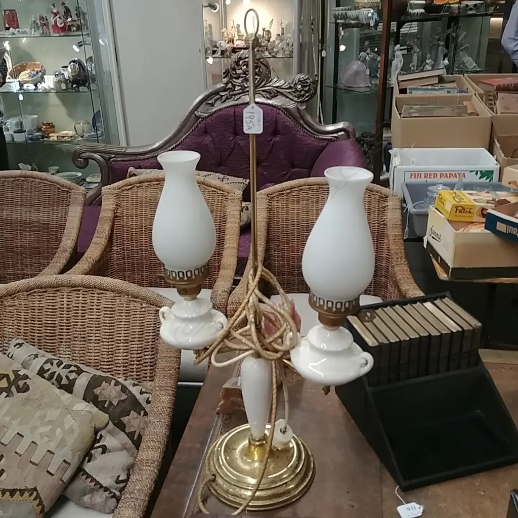 COLONIAL OIL LAMP STYLE ELEC. TABLE LAMP Image 1++