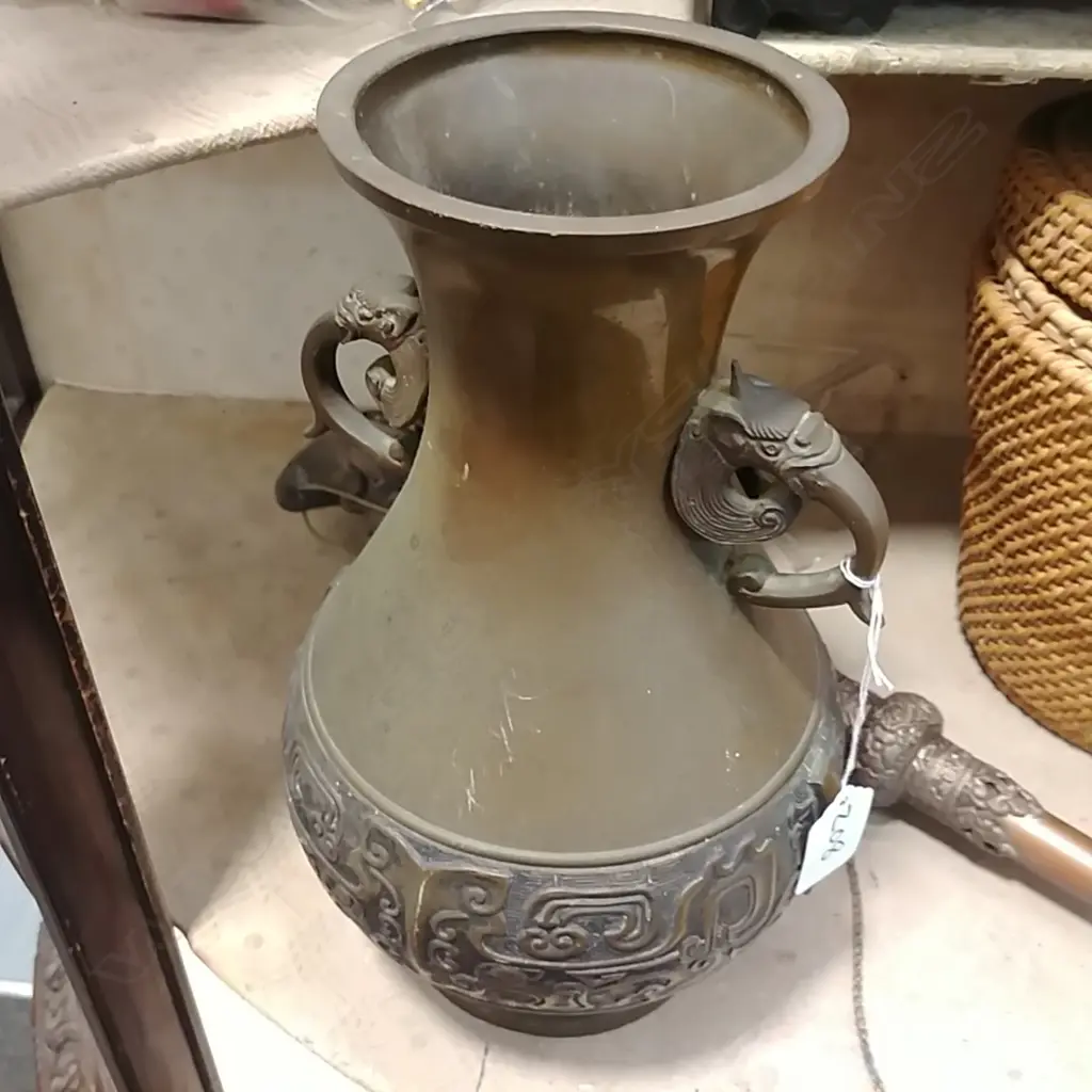 METAL ORIENTAL VASE  Image 1++