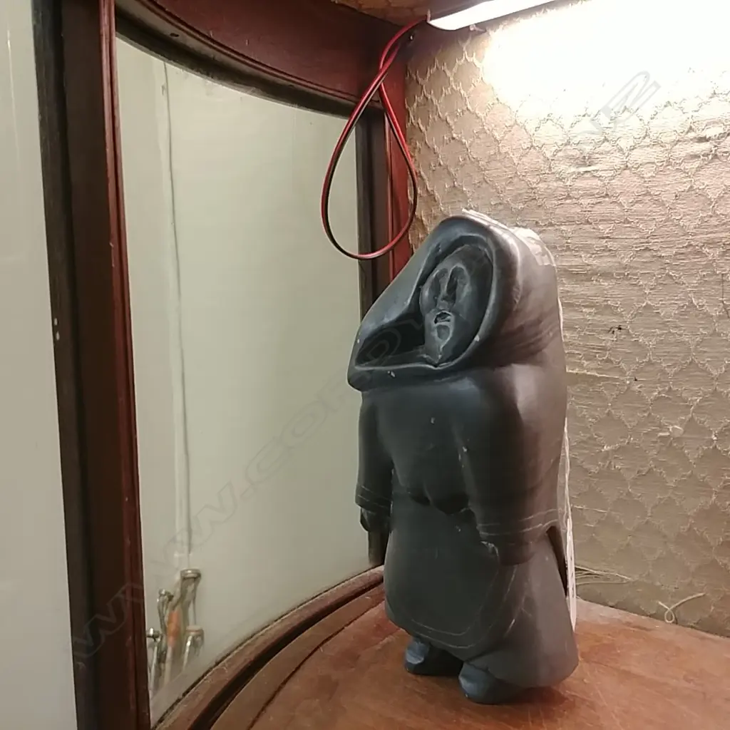 CANADIAN INUIT CARVING FIGURE  Image 1++