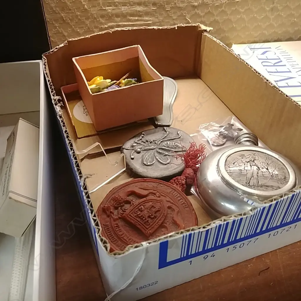 BOX OF MISC - SEAL/BOOT HOOK ETC. Image 1++