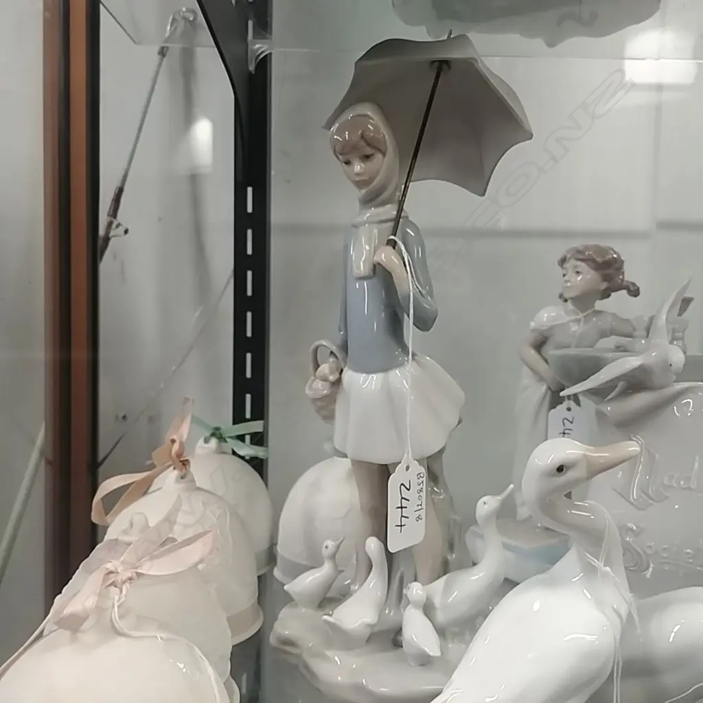 LLADRO GIRL WITH GEESE Image 1++