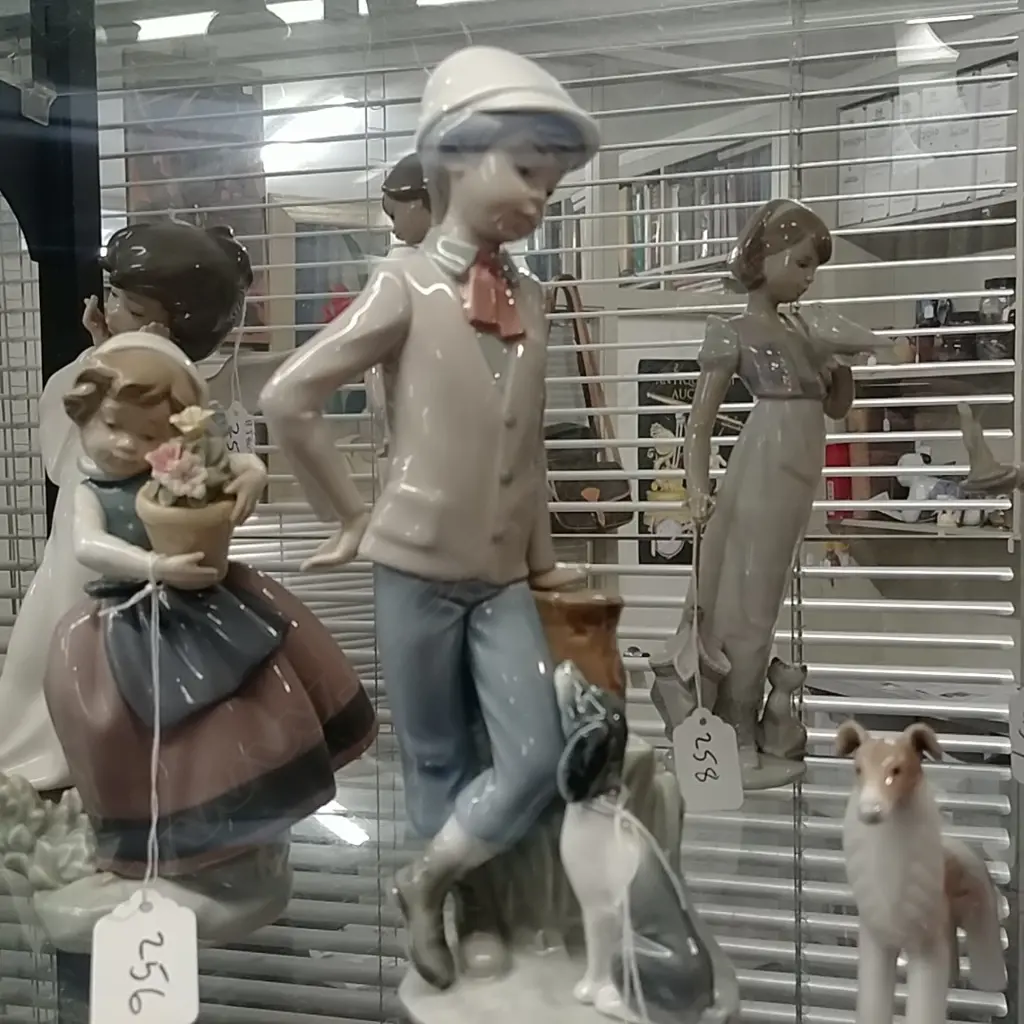 NAO FIG. GROUP-BOY & DOG AND NAO DOG Image 1++