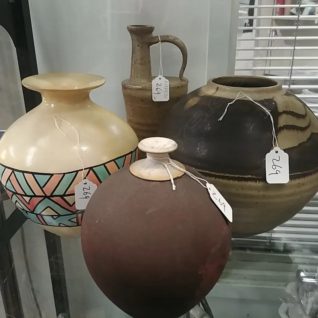4 ASSTD NZ POTTERY PCS (VASES-BOTTLE) Image 1++