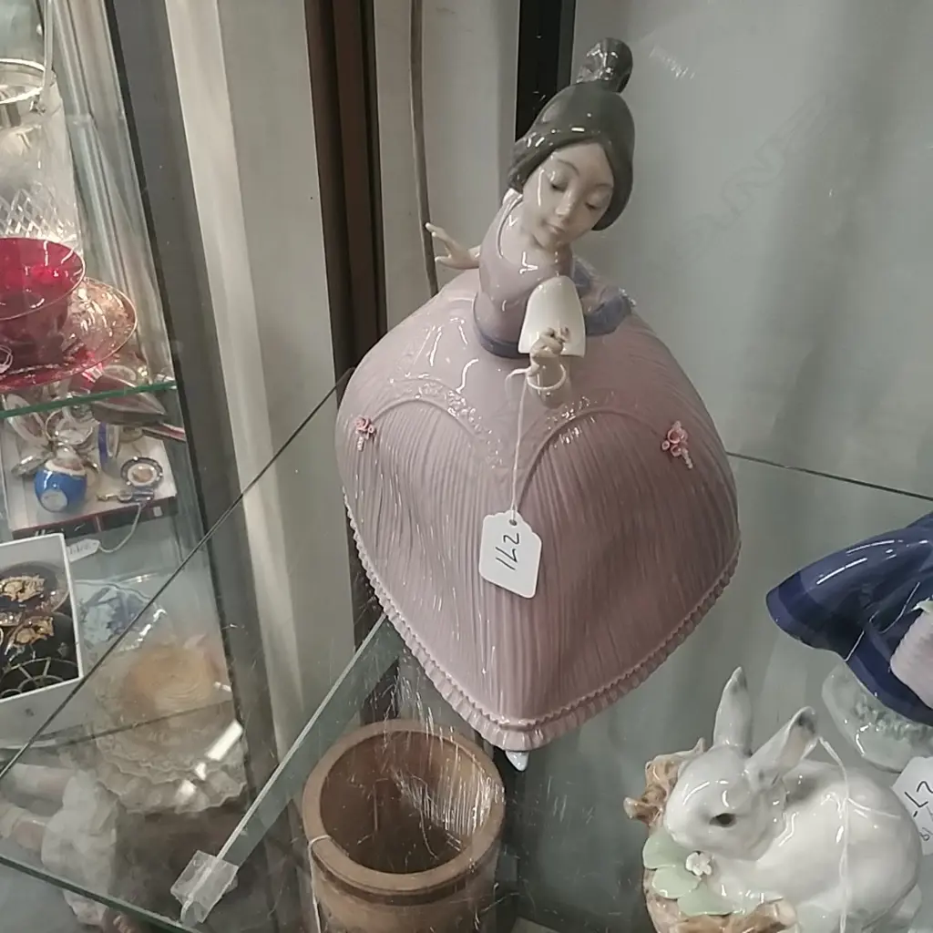LLADRO FIG - GIRL IN PINK DRESS Image 1++
