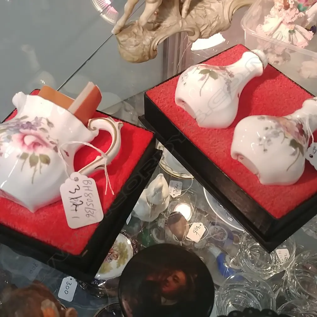 R/C DERBY SALT& PEPPER& MILK JUG Image 1++