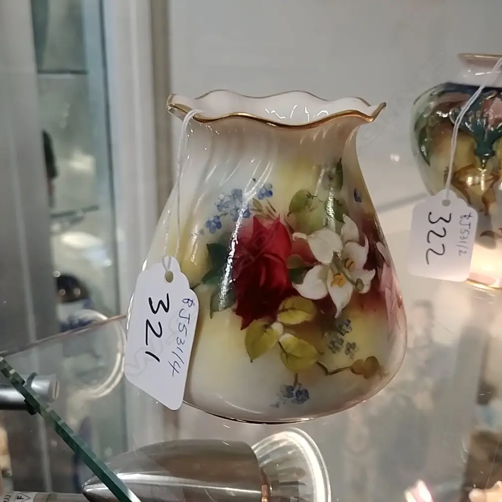R WORCESTER VASE - ROSES G957 Image 1++