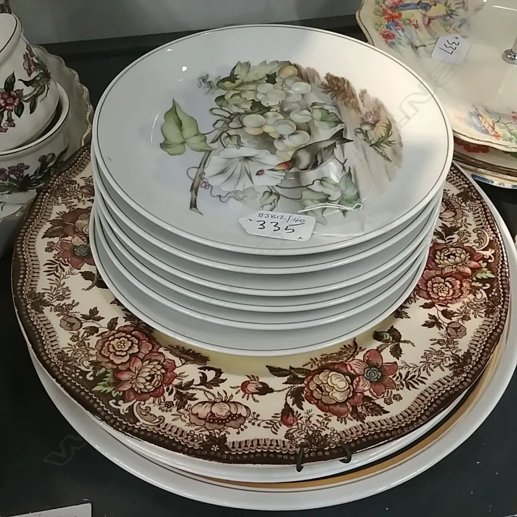 PILE OF MIXED PLATES Image 1++
