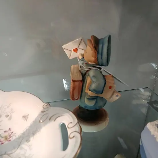 HUMMEL FIG POSTMAN