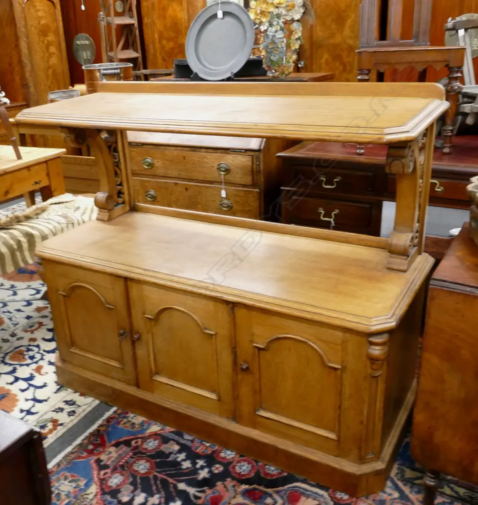 A Victorian oak dumb waiter Image 1++