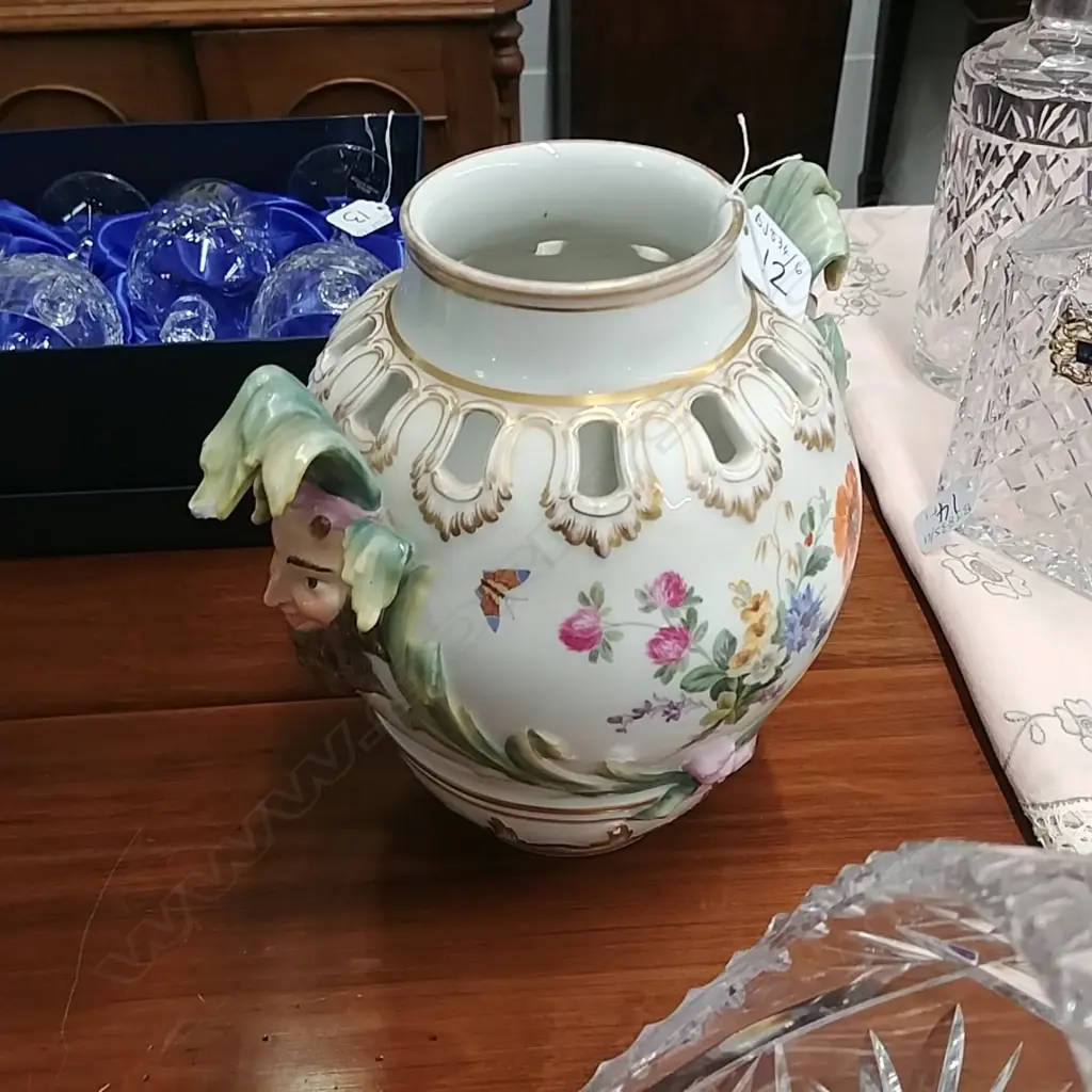 19THC KPM BERLIN VASE (CHIP BASE) Image 1++