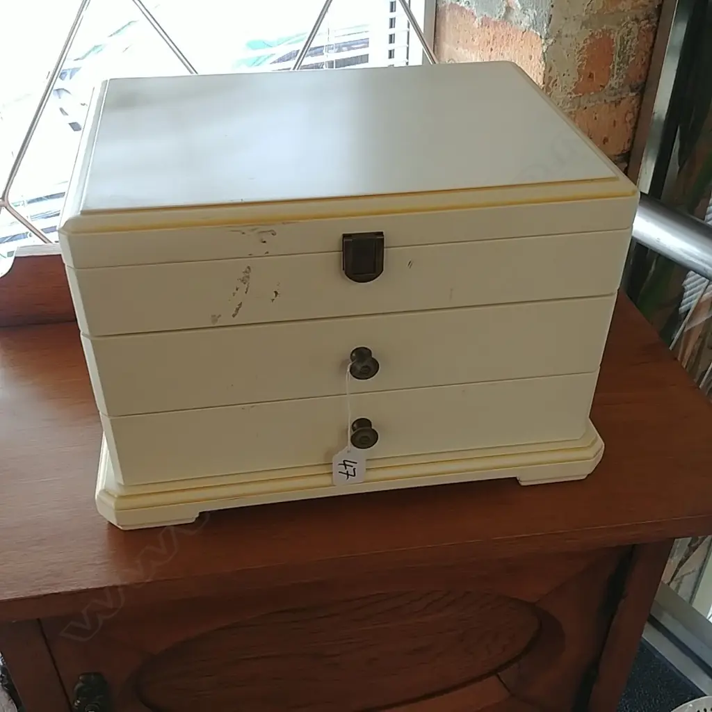 JEWELLERY BOX Image 1++
