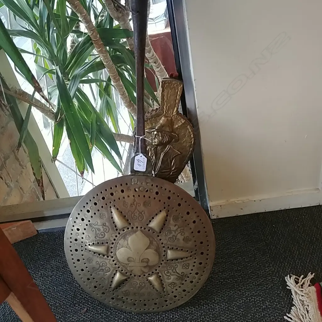 BRASS PAN & BRASS BELLOWS (AF) Image 1++