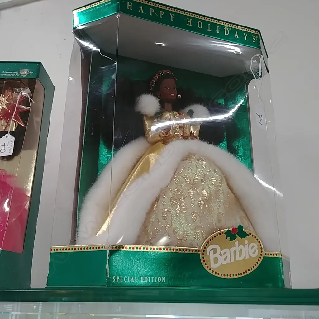 1994 BARBIE DOLL HAPPY HOLIDAY 12156 Image 1++