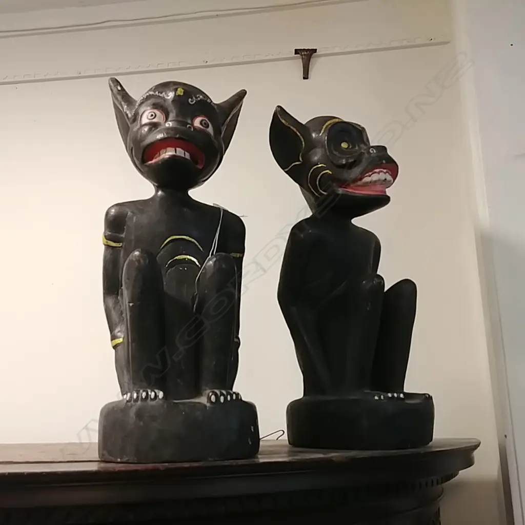 2 WOODEN FIGURES Image 1++