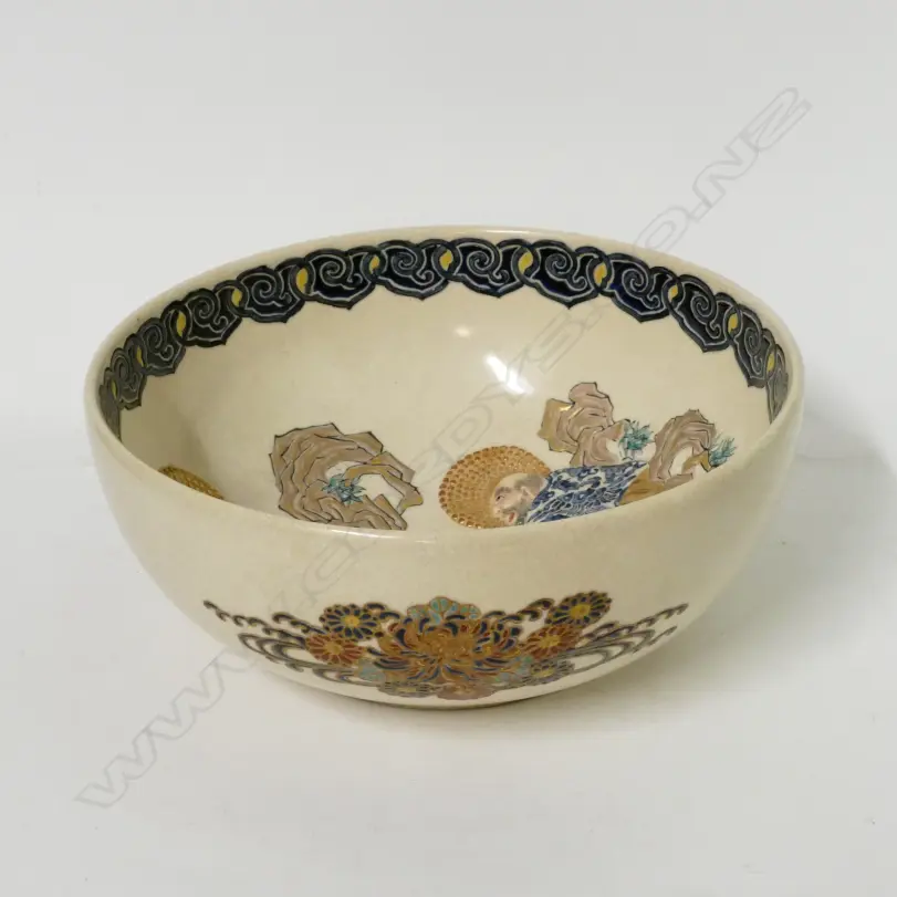 A Satsuma earthenware deep bowl Image 1++