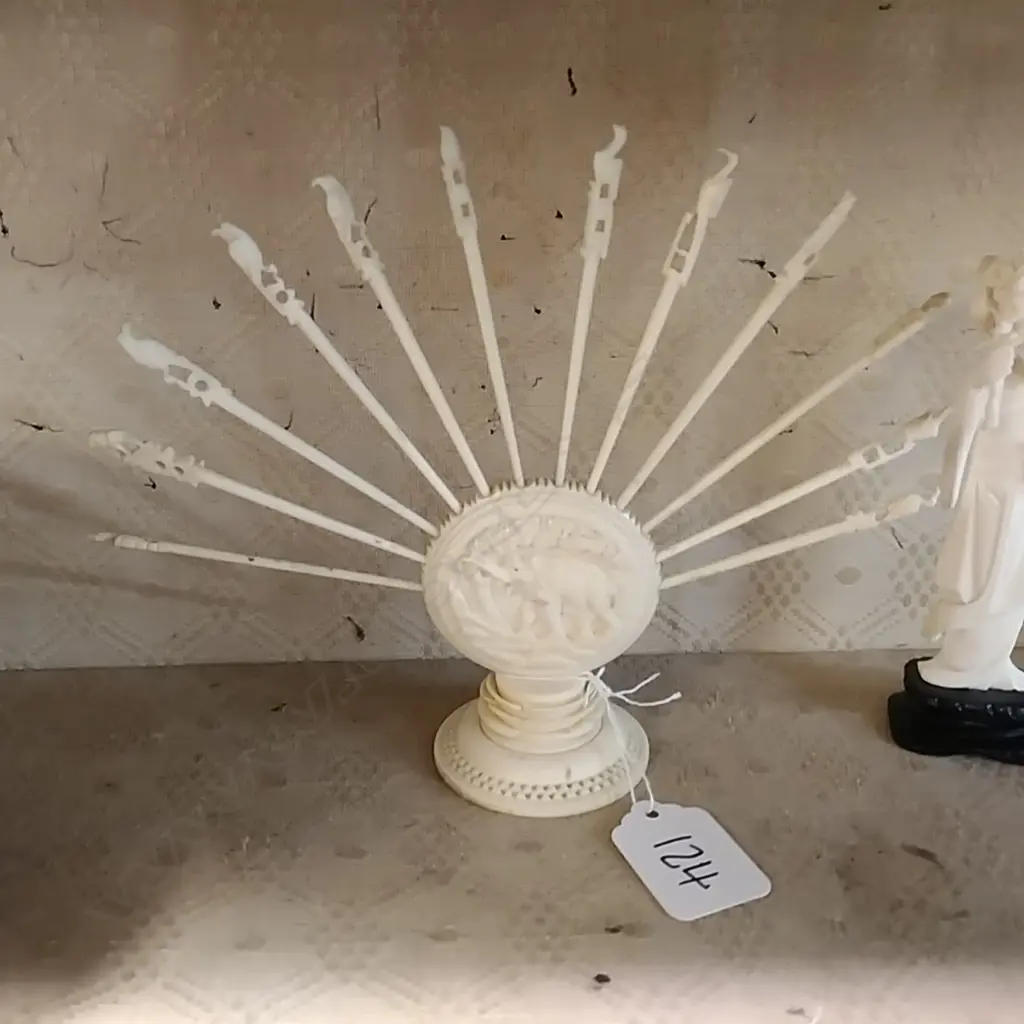 IVORY STAND W 12 TOOTHPICKS Image 1++