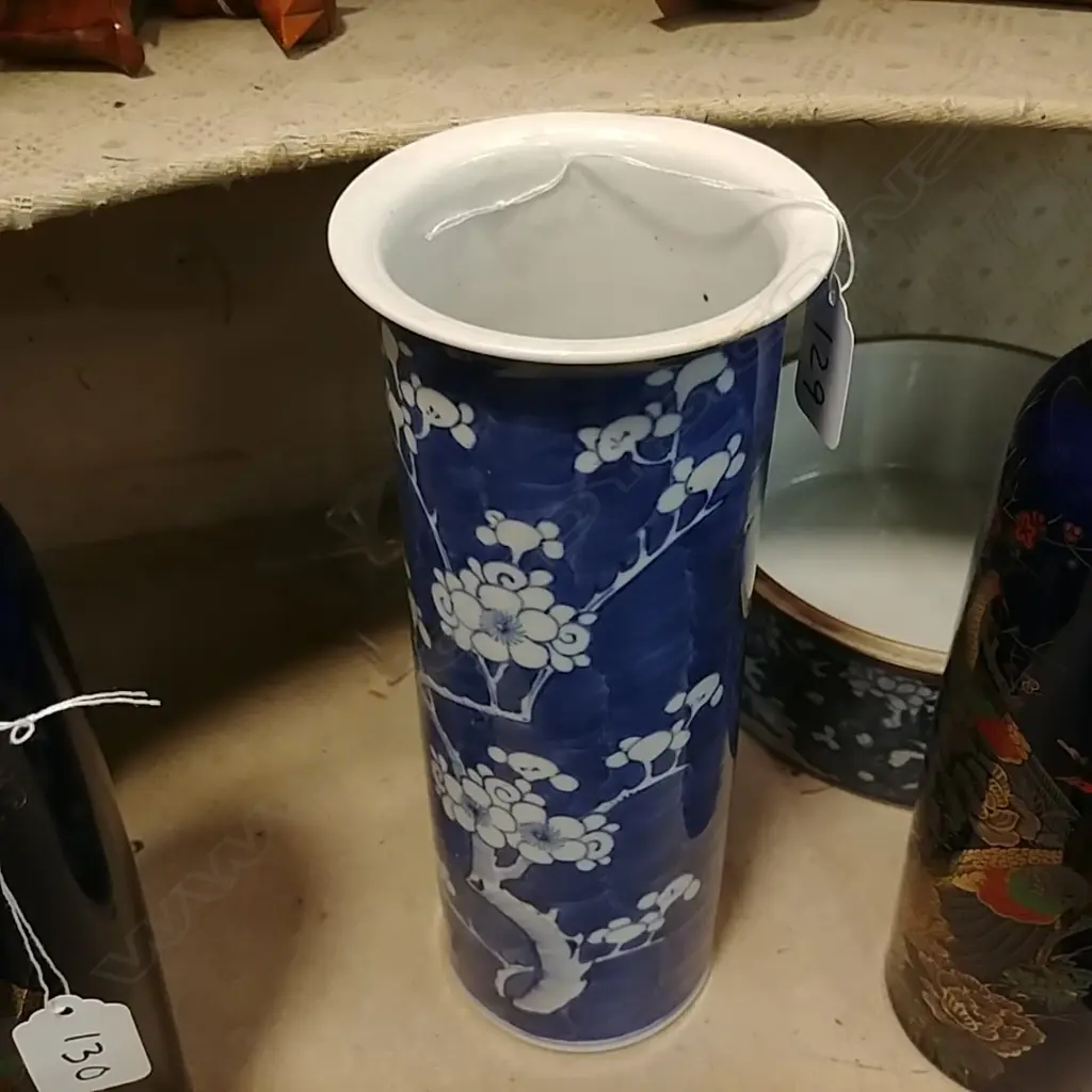 B/W ORIENTAL VASE Image 1++