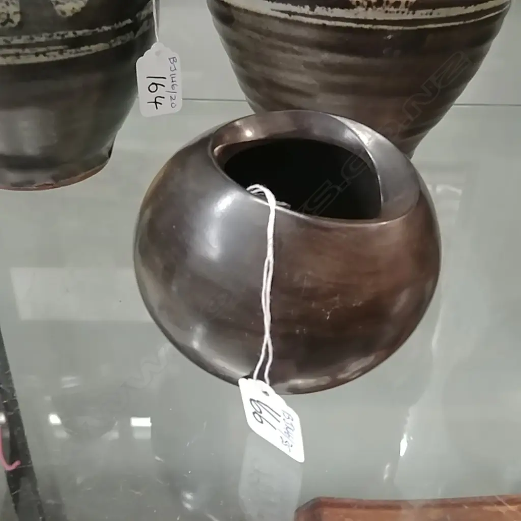 ROBYN STEWART ROUND BOWL Image 1++