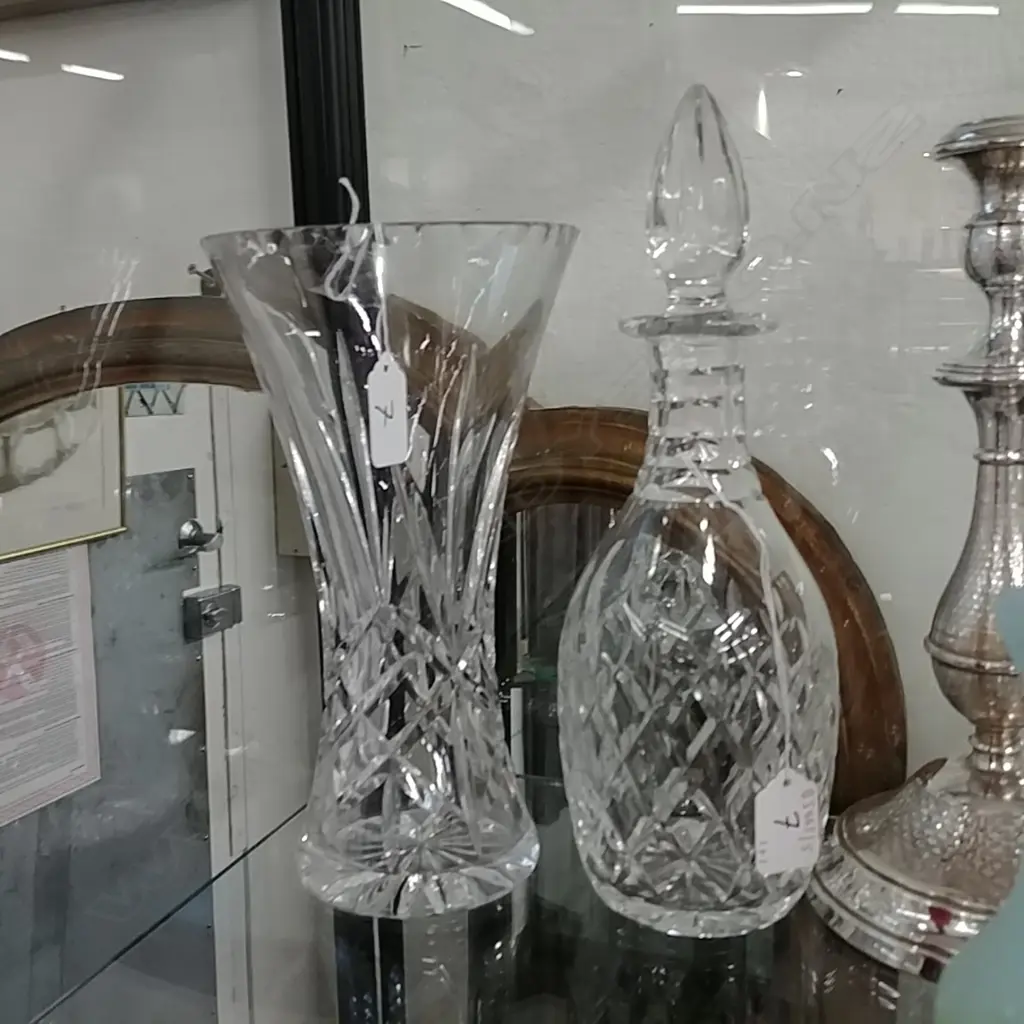 CRYSTAL VASE & DECANTER Image 1++