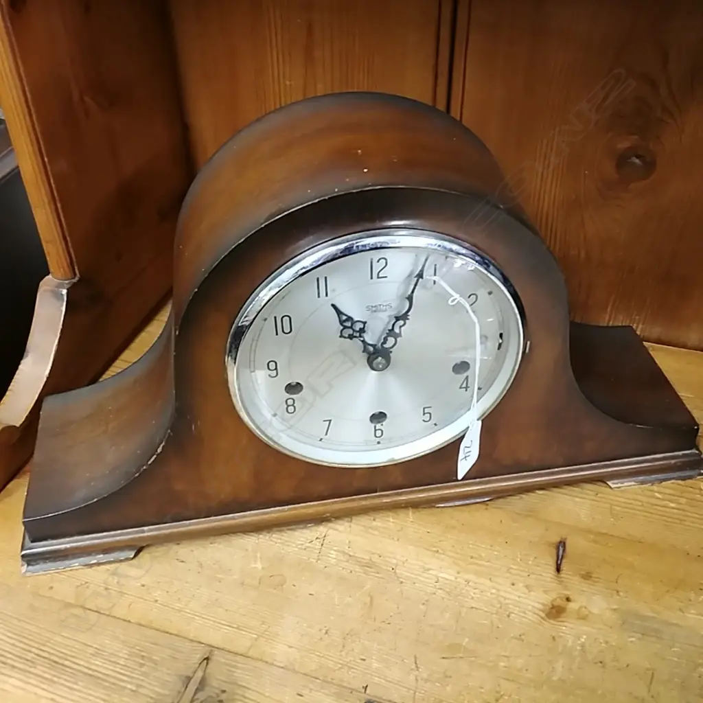 MANTEL CLOCK W KEY & PEND. Image 1++