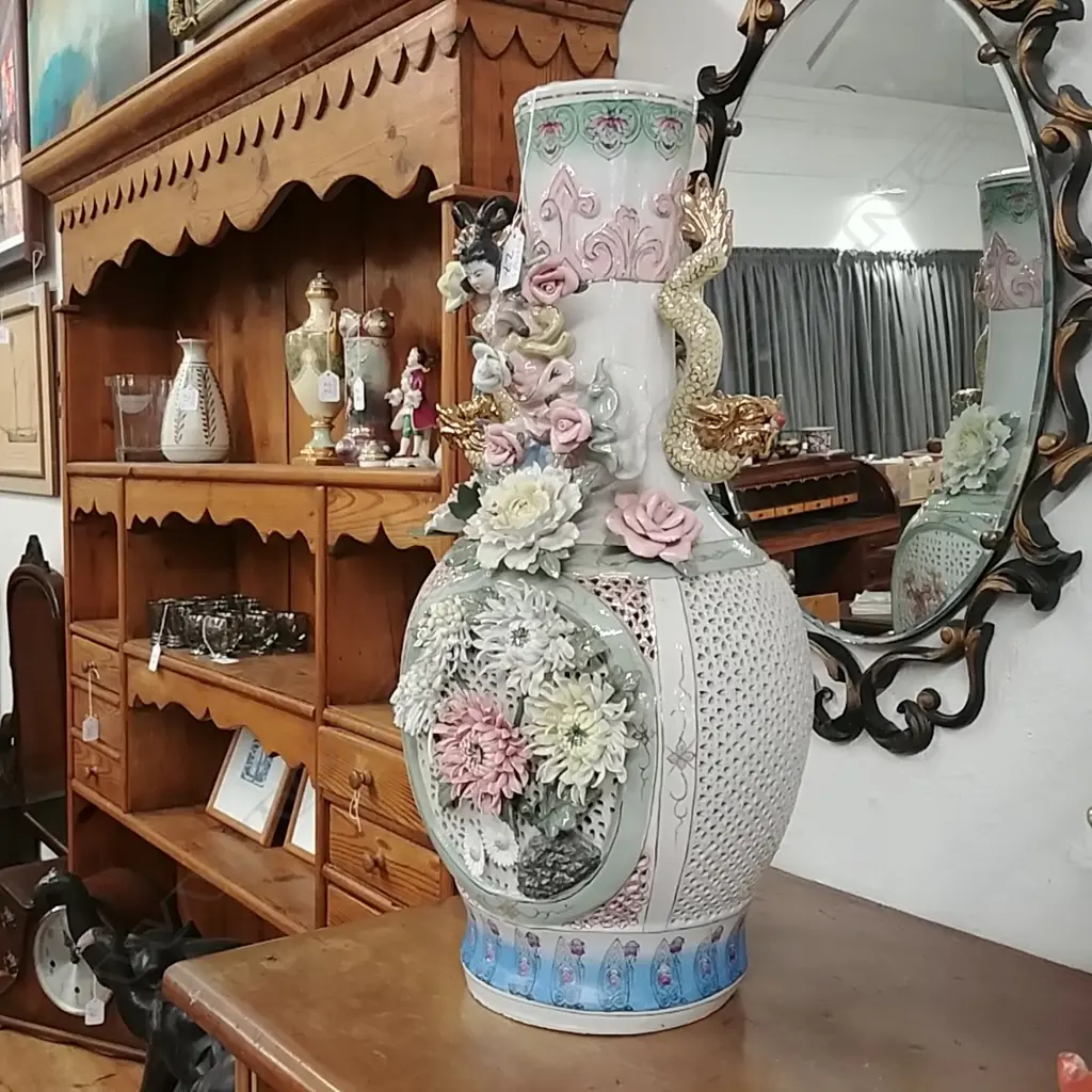 LARGE DECORATIVE CHINESE VASE Image 1++