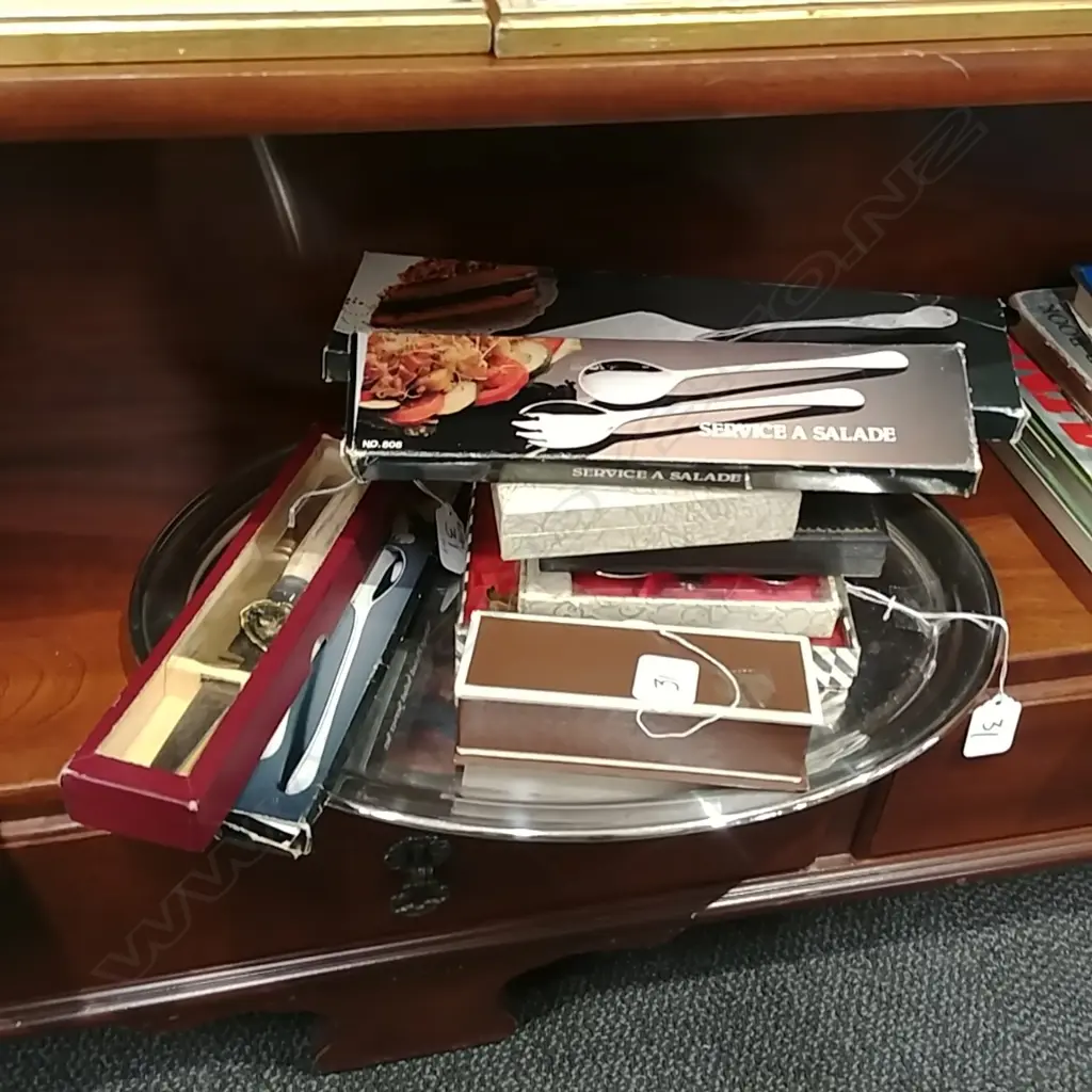 EP OVAL TRAY & 9 BOXED ASSD CUTLERY Image 1++