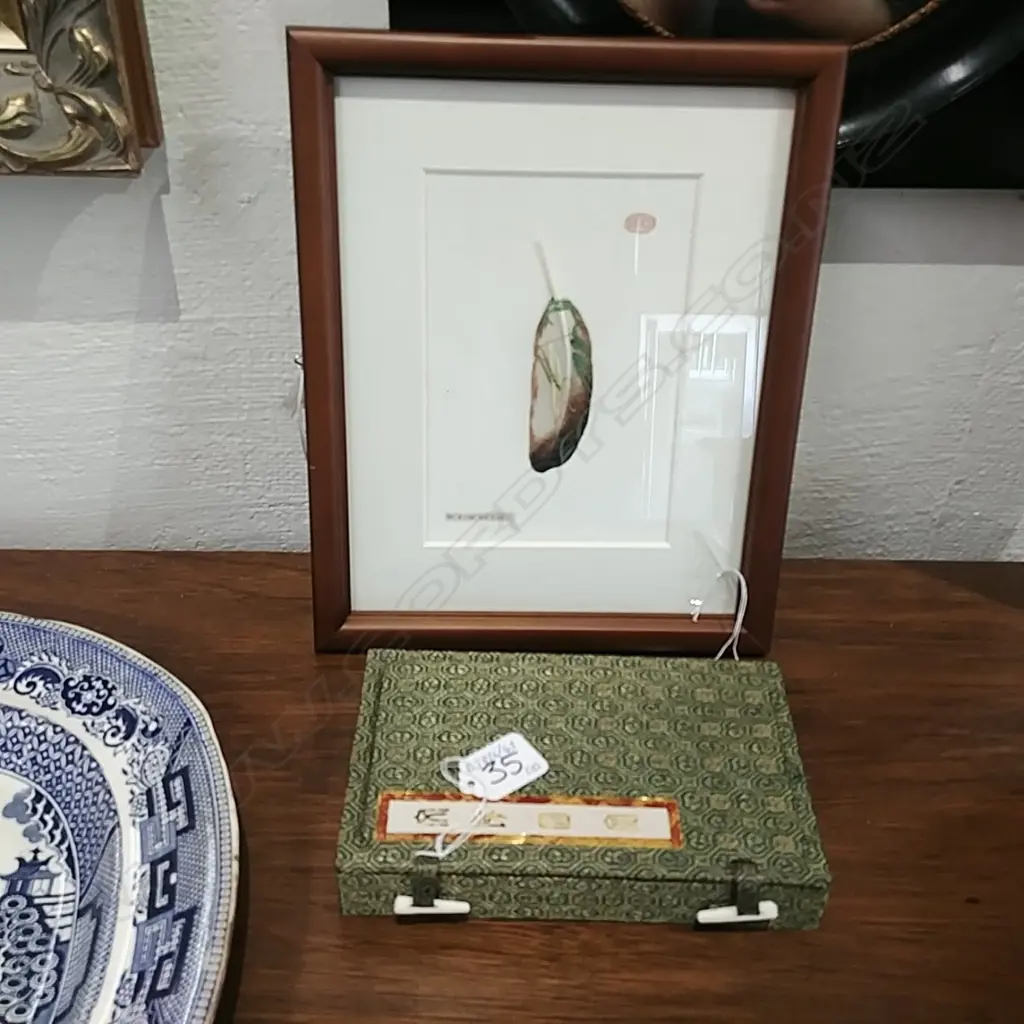 INK STONE + PAINTED FEATHER Image 1++