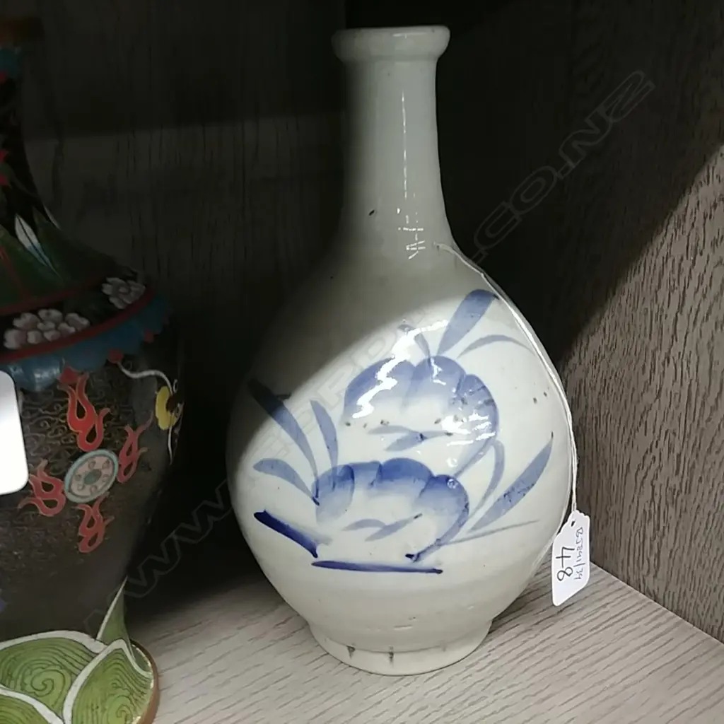 CHINESE BOTTLE VASE Image 1++