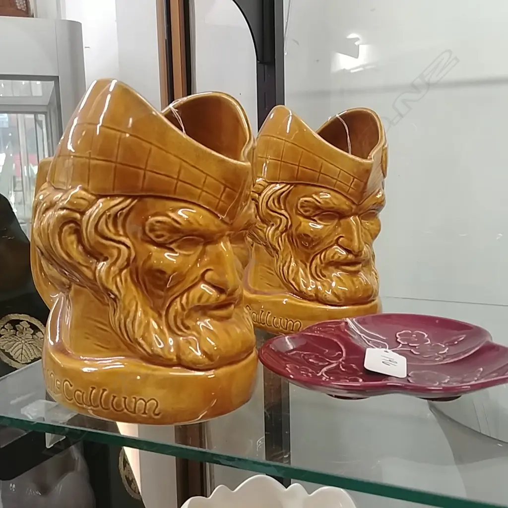 (13118) 3 CROWN LYNN PCES; 2 MCCALLUM JUGS + DISH Image 1++