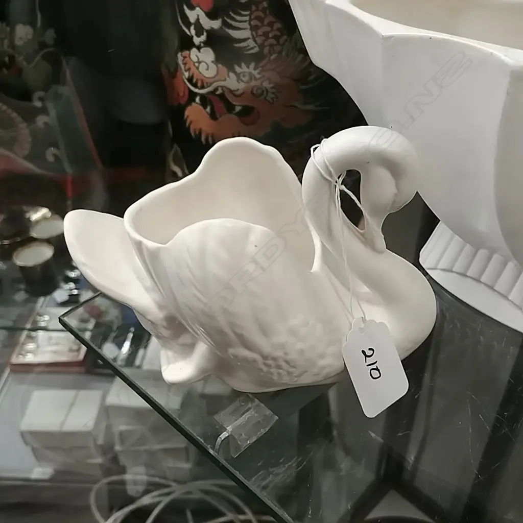 (13118) CROWN LYNN SMALL SWAN WHITE #154 Image 1++