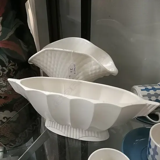 (13118) 2 CROWN LYNN WHITE VASES #668 & #619