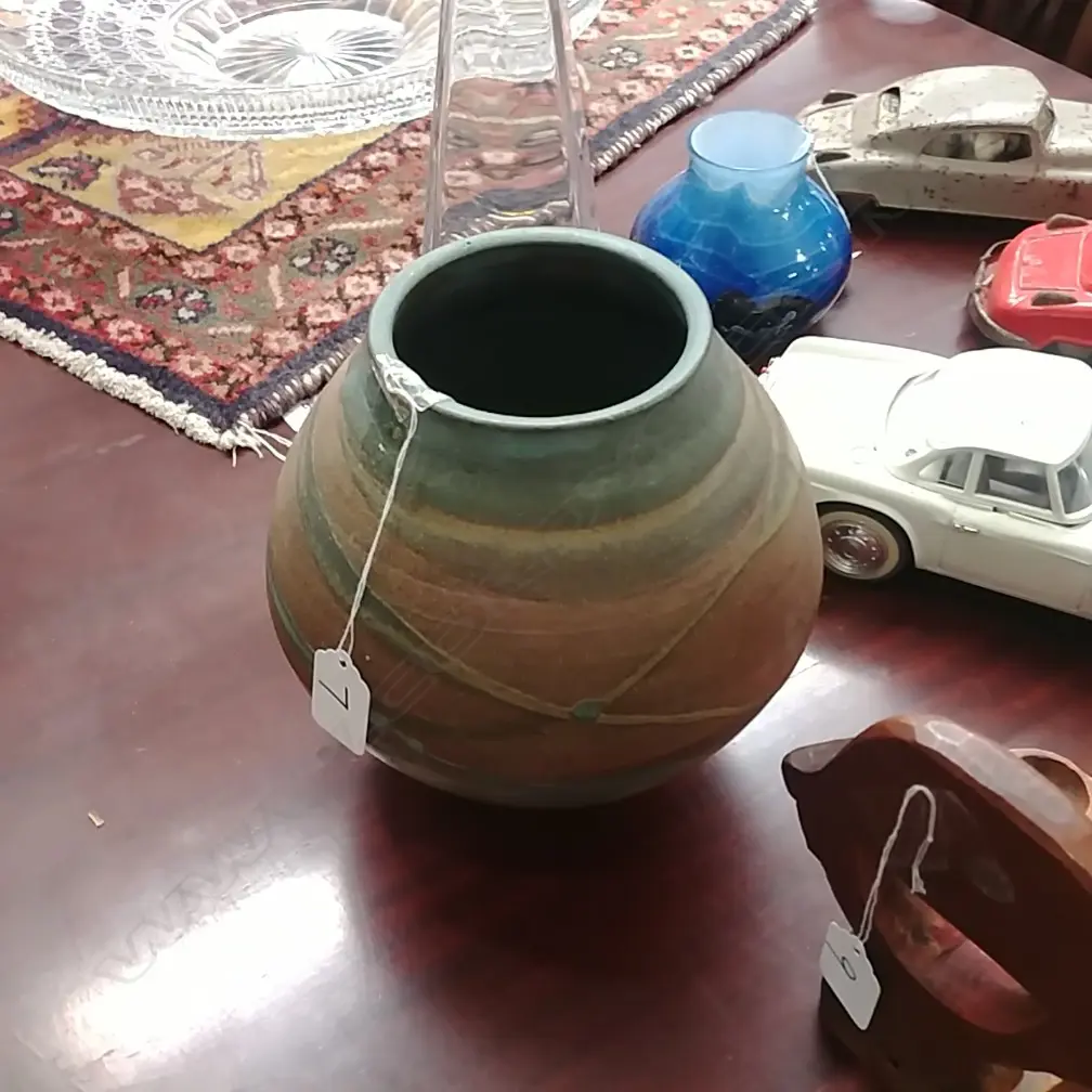 POTTERY VASE BY KEITH BLIGHT Image 1++