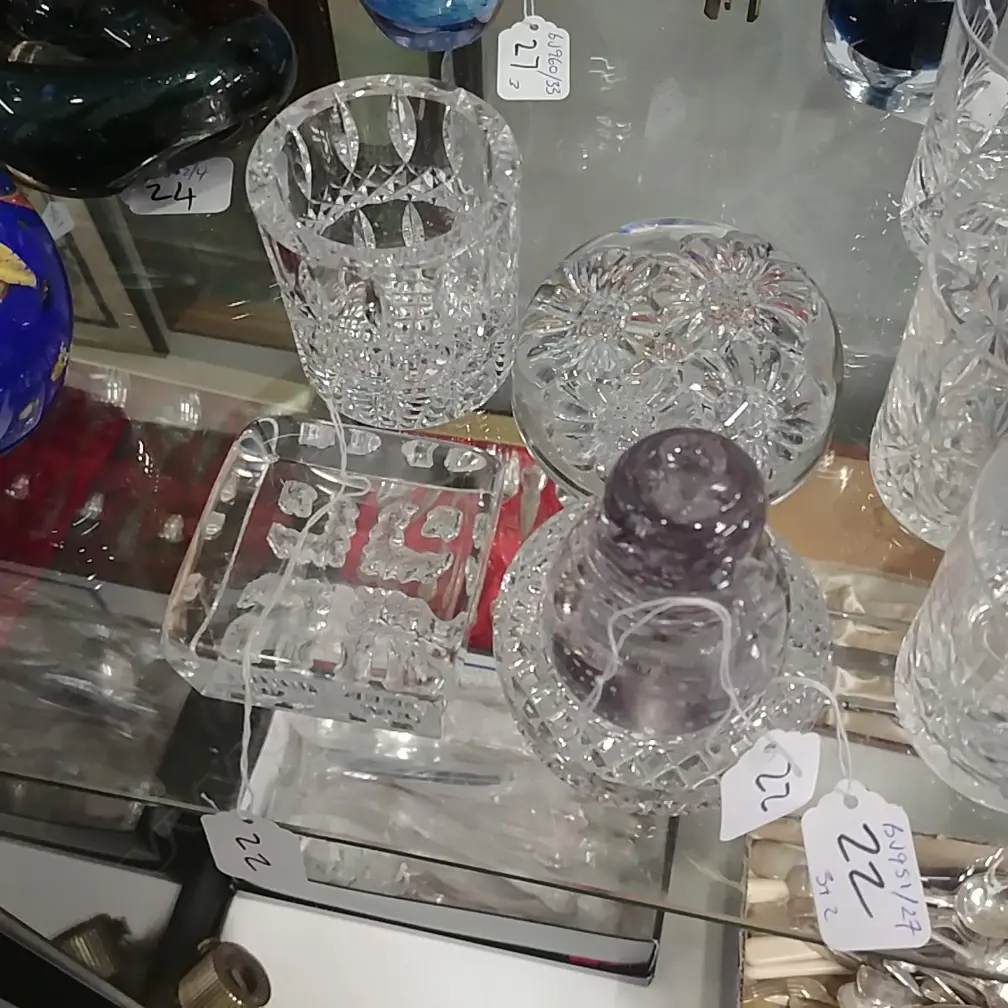 3 GLASS PAPERWTS & 2 CUT CRYSTAL PCS Image 1++