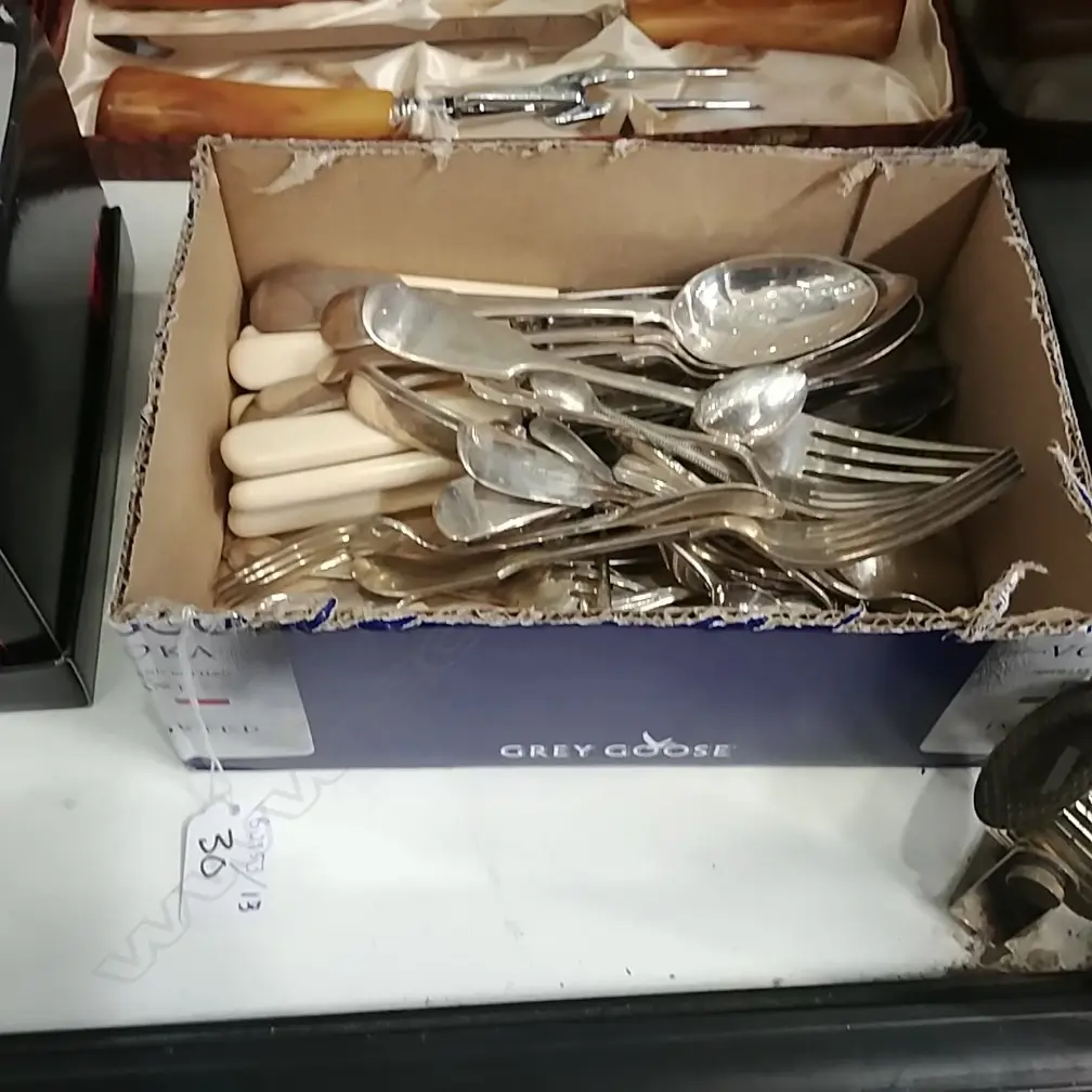 BOX OF EP/STAINLESS CUTLERY  Image 1++