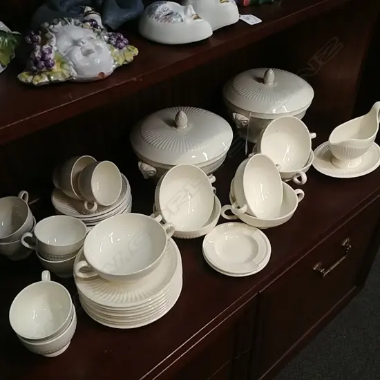 WEDGEWOOD DINNER SET  APPROX 36 PCS