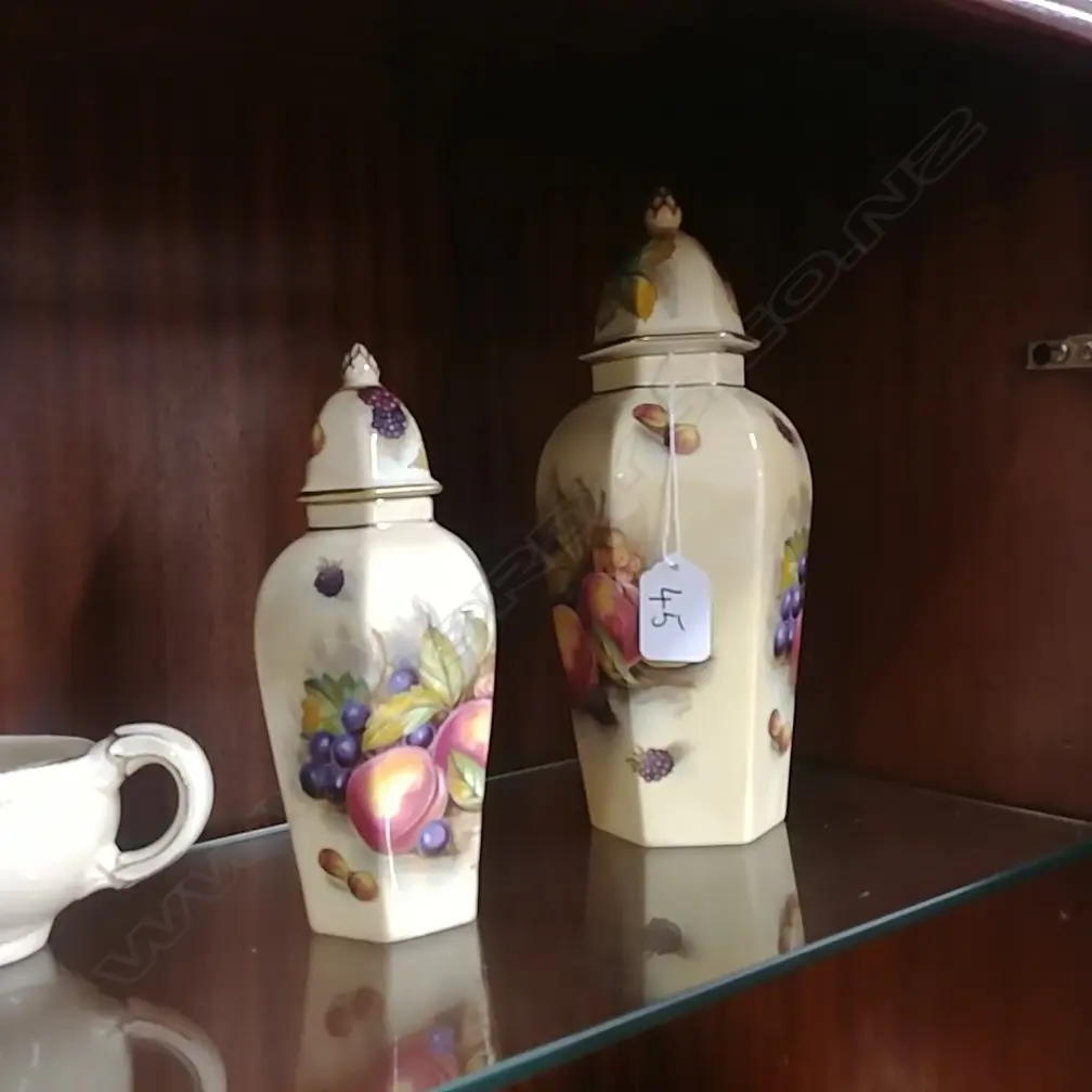 2 AYNSLEY LIDDED JARS  Image 1++