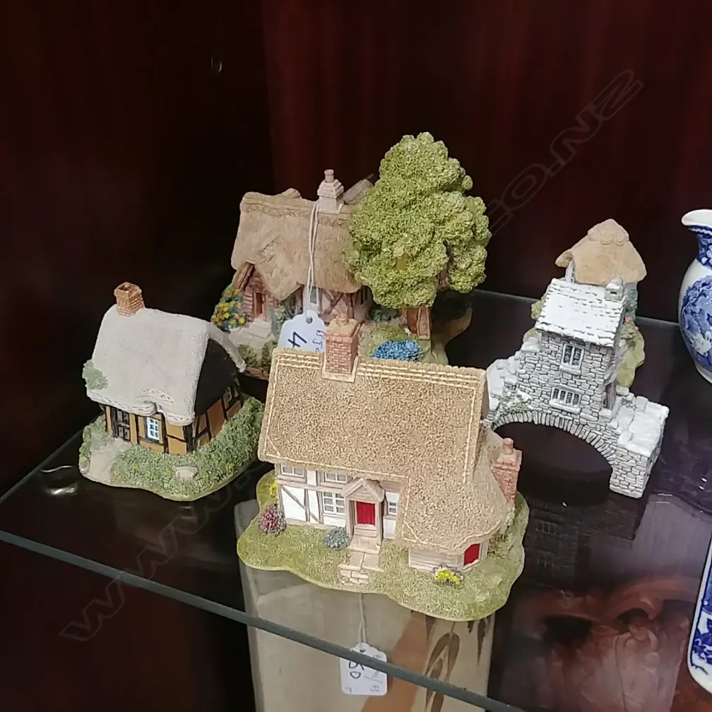 5 LILLIPUT LANE HOUSES Image 1++