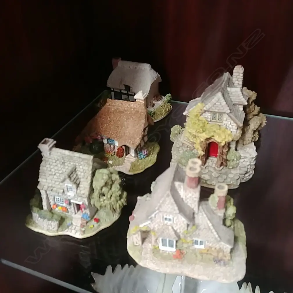 5 LILLIPUT LANE HOUSES Image 1++