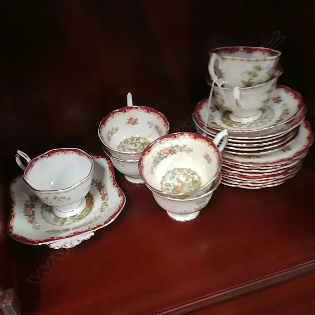 R/A CHELSEA BIRD PART TEA SET Image 1++