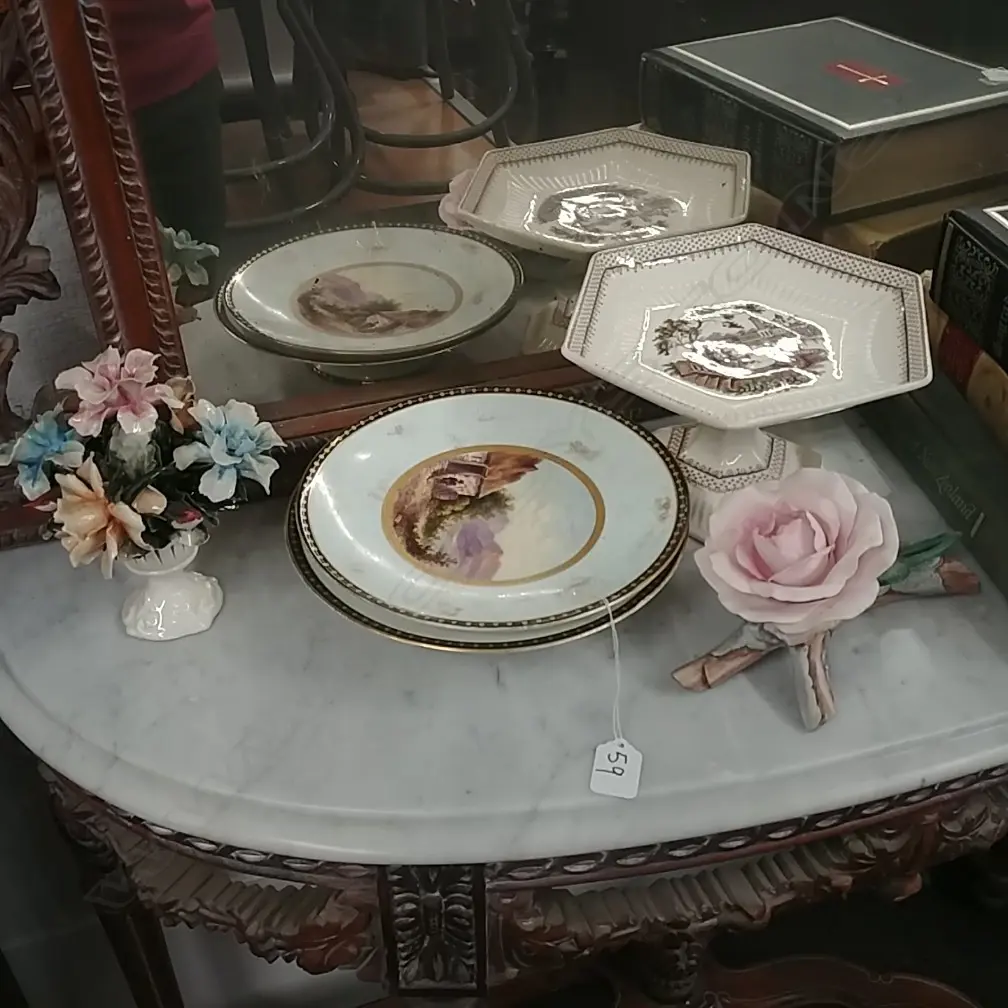 2 FLOWER ORNS + 2 DAVENPORT PLATES + COMPORT Image 1++