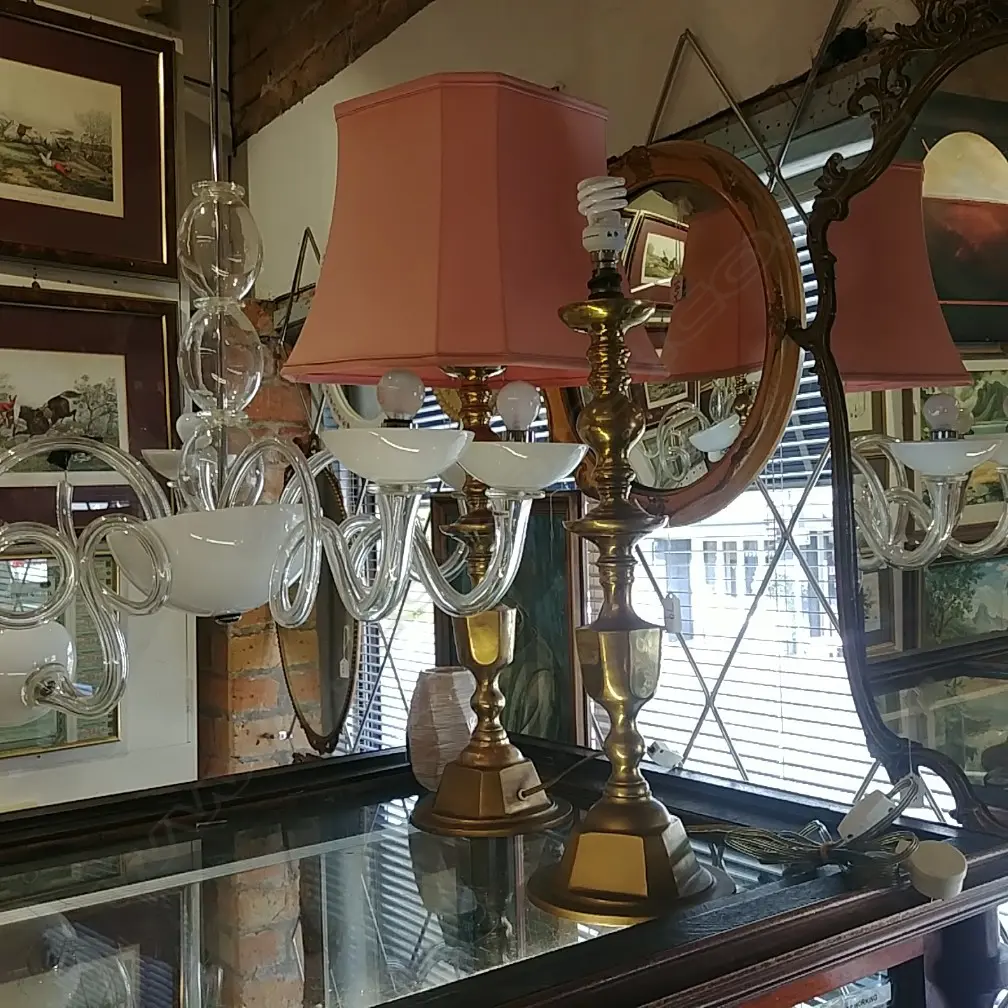 2 BRASS TABLE LAMPS Image 1++