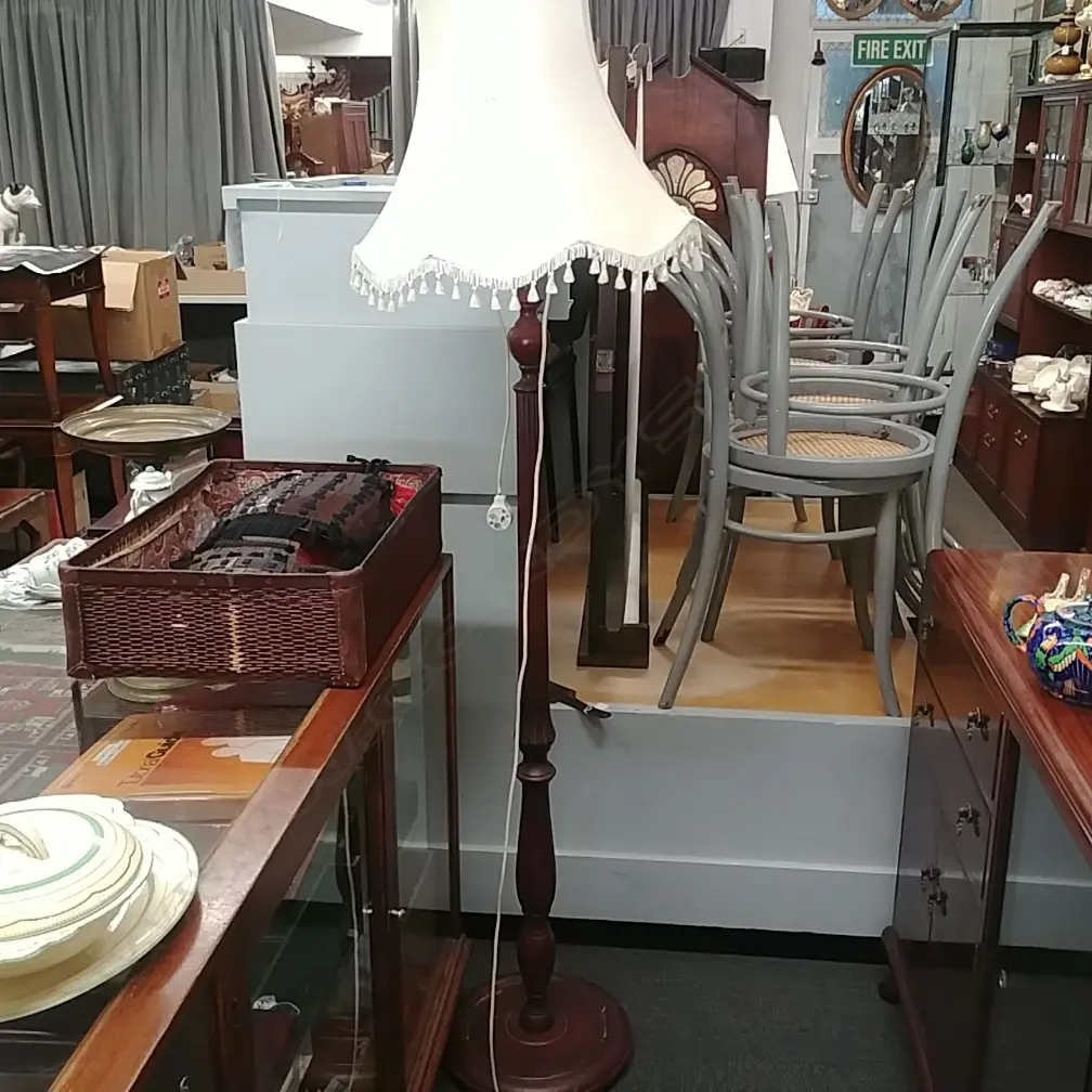 STANDARD LAMP W/ SHADE  Image 1++